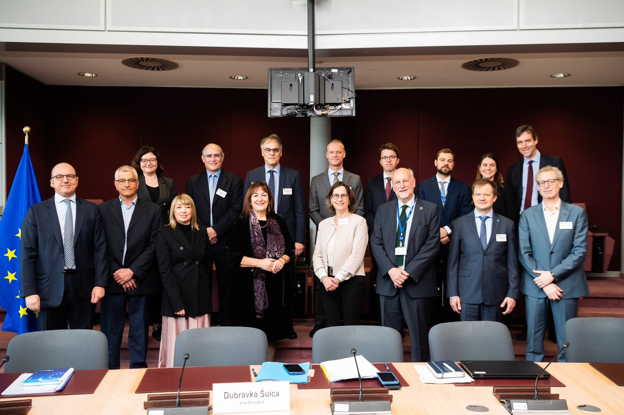 EU Vice president Dubravka Suica in a group photo with Population Europe experts